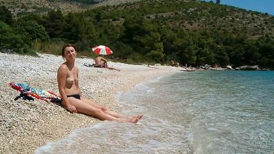 Private nude album of a fit amateur milf on her vacation 2