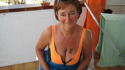 Mature french wife shares her nudes