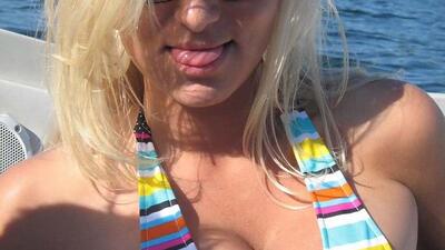 Blonde bimbo wife earns her keep