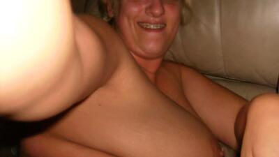 Chubby mature takes nude selfies